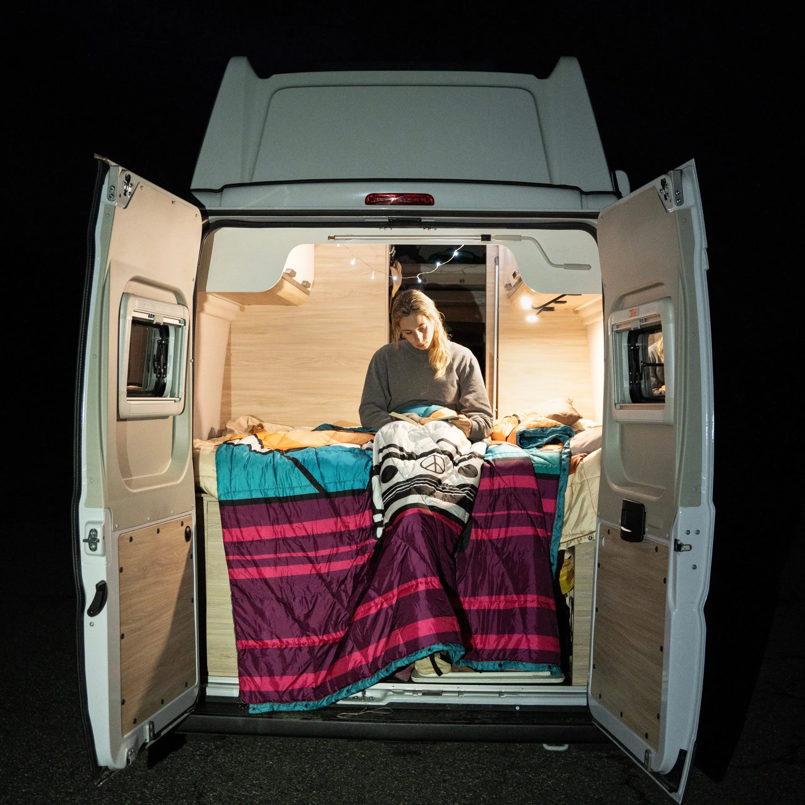 Double Sherpa Quilt XL Van Life - Image 4